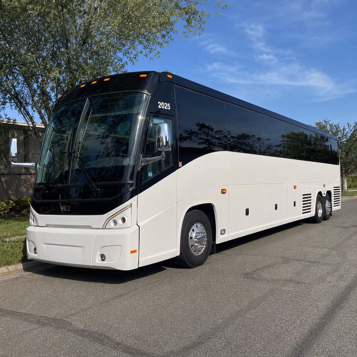 charter bus shuttles between san marcos and fort cavazos